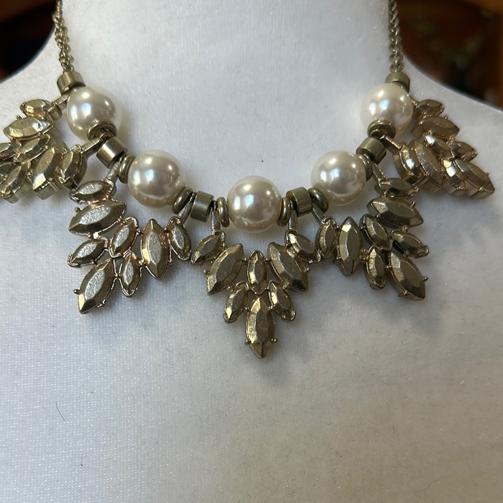 Gold and Cream Pearl Necklace with Metallic Leaves